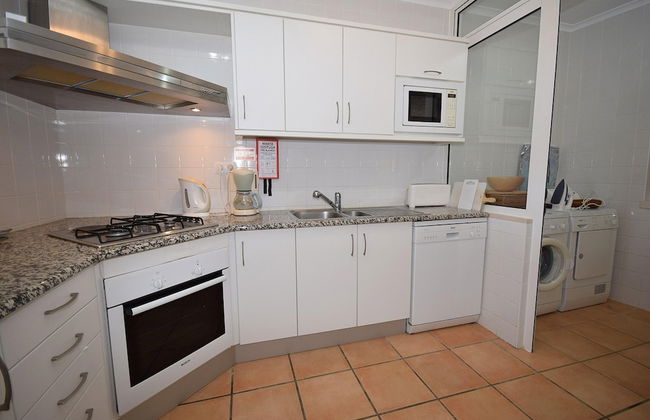 Sunny Balcony Apartment and Pool - Foto 10