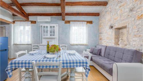 1 Bedroom Beautiful Apartment In Zminj - Foto 4