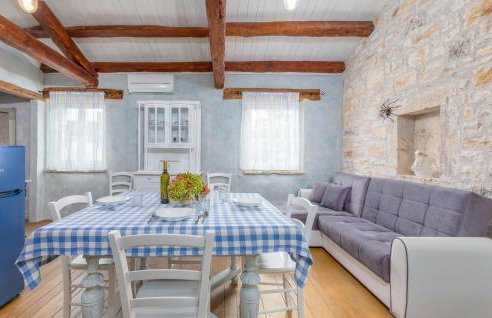 1 Bedroom Beautiful Apartment In Zminj - Photo 4