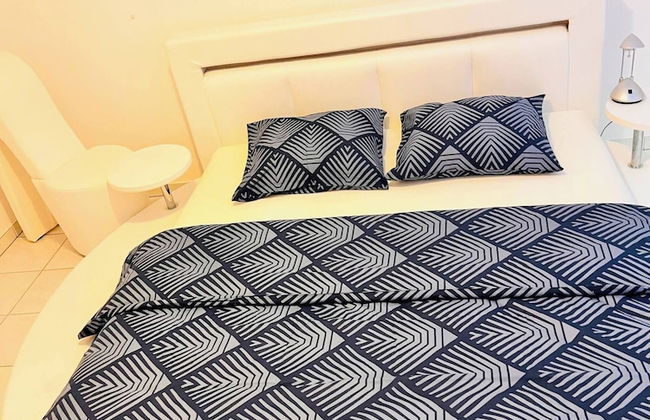 Enchanting View of Lake Maggiore & Mountains - Photo 5