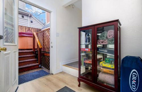 The Golden Parlor- Historic Victorian, Hot Tub - Foto 31