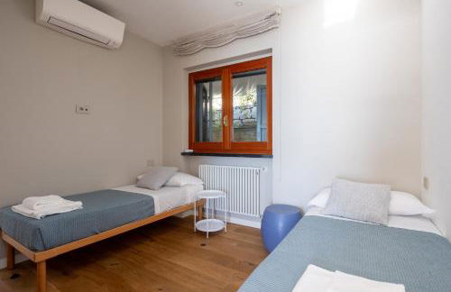 Modern and Elegant apartment with a spacious sea view terrace overlooking Palmaria Island Bright designer interiors Fully equipped Up to 6 guests Private parking Aircon All the comforts for a perfect stay - Foto 70