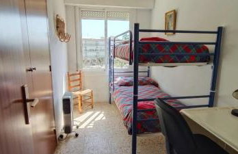 SPACIOUS FLAT WITH SEA VIEWS, FOR 8 PEOPLE WITH 3 BEDROOMS, 2 BATHROOMS and WIFI, NEXT TO THE BEACH!! - Foto 15