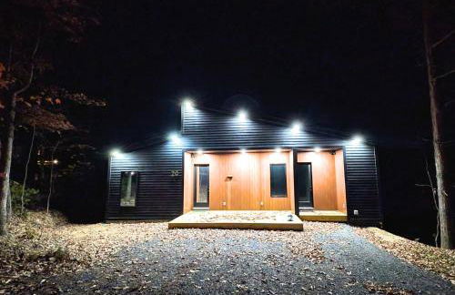 Cozy 2-bedroom cabin in welcoming Shenandoah, Basye with WiFi, AC, EV - Foto 14