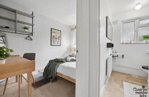 2 Bedroom Bungalow with Parking that Sleeps 6 - Photo 20