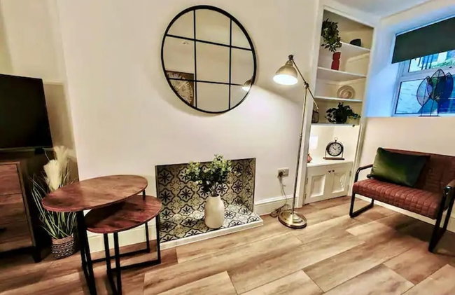 2-Bed Apartment - For Contractors & Business Travellers - Long Stays Welcome - Photo 56