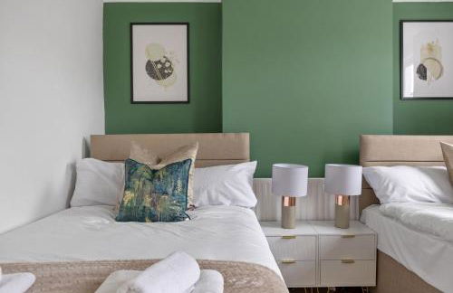 Parea Living - Hackney, 4-Bedroom Victorian House w Big Garden - Foto 16