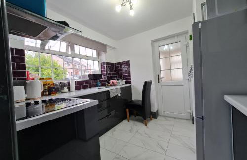 Bristol 2-Bed Bungalow Sleeps 4 Parking - Foto 18