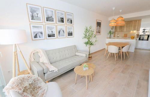 Modern home with private pool & close to the beach - Foto 30