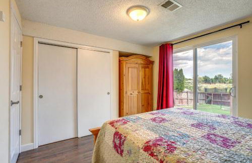 Grill, Fireplace and Fenced-In Yard Thornton Home! - Foto 19