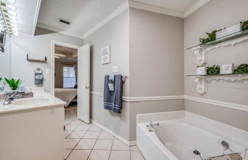 Spacious Brick House 3BR 2BA A+ - Foto 39