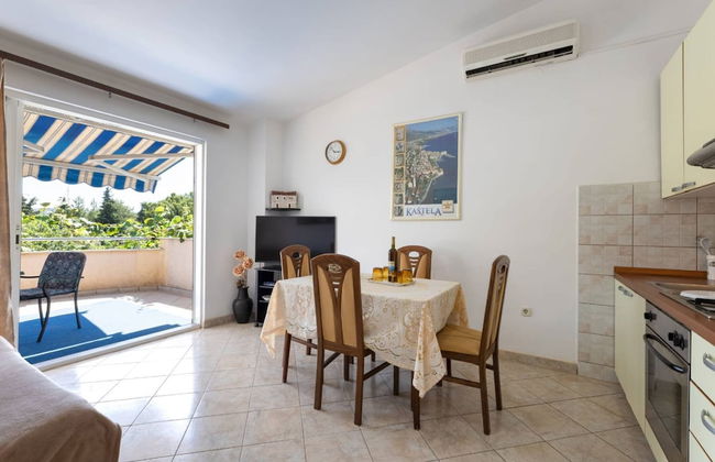 Bright and Spacious Apartment With Terrace in Kastel Stafilic - Foto 8