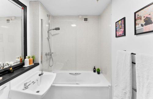 Centrally Located Apt with Parking - Foto 8