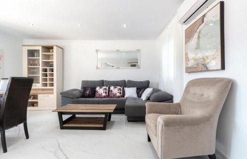 3 Bedroom Stunning Home In Mezquitilla - Photo 29