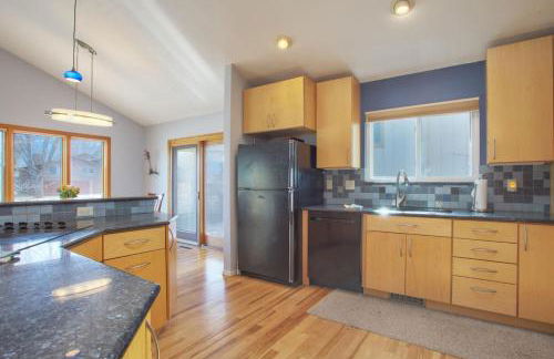 5 bedroom, 7 beds, 3 bath - Sleeps 12, Great for Families - Photo 13