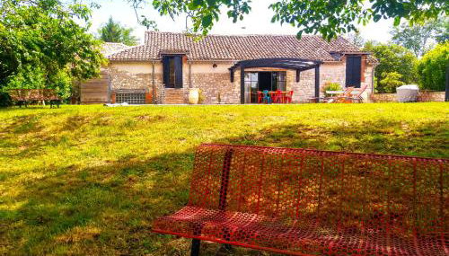 "La Case" - Magnifique ferme rénovée au cœur de la nature - Piscine privée sans vis-à-vis - Vue dégagée - Jardin - Stationnements gratuits devant la propriété - Belles prestations - Foto 2, Garden, Garden view
