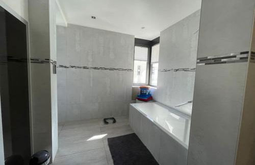 Lovely 2 bedroom apartment with free parking - Foto 9