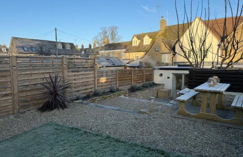 Luxury Lechlade cottage - Character and charm - Photo 31