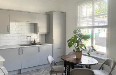 Luxury Three Bedroom Duplex Apartment Torquay Marina - Photo 5