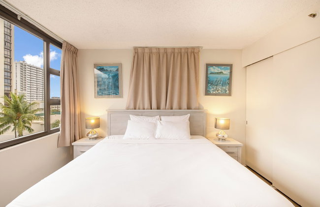 Mountain View Condo with King or Queen Bed and Parking - Photo 15