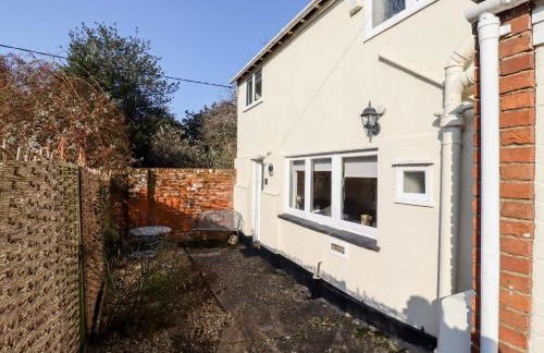 Vine Cottage - Photo 2