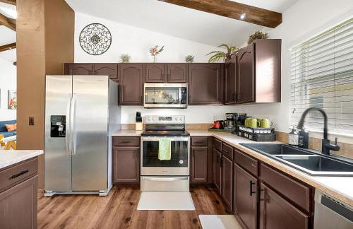 5BR Cottage w Pool & Hot Tub Near Disney - Foto 10