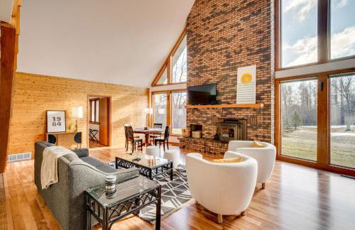 All-Season Lodge 40 Acres Walk to Elkhart Lake! - Foto 1