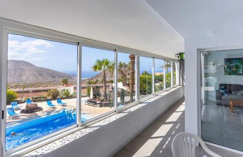 Villa Azure Horizon and Breeze - Panoramic Ocean View and Heated Pool - Foto 43