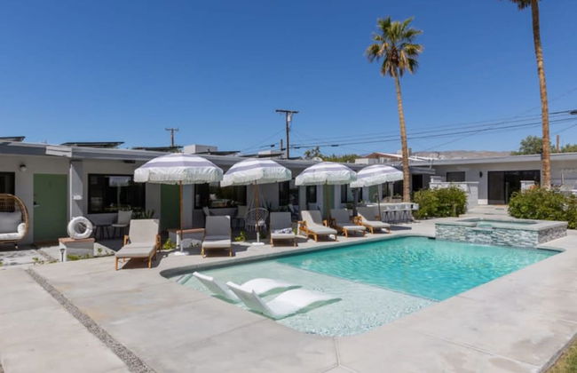 King Deluxe Room - Photo 12