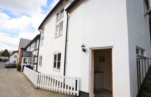 Bettws Hall Accommodation - Photo 11