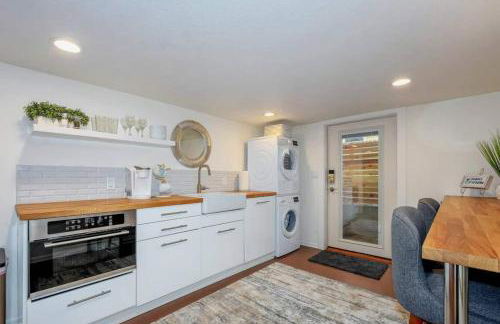 Private Basement Suite w Hot Tub - Foto 2