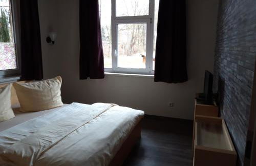 Ferienhaus auf einer Ebene mit eigenem Garten, Sommerpool und Badefass - Foto 27