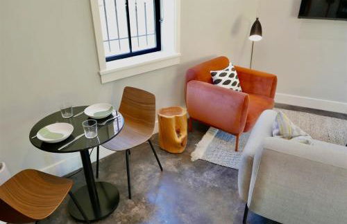 The Chic Carriage house in Shaw Sleeps 2 - Foto 6