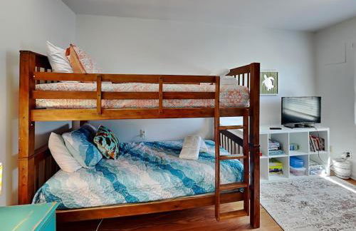 Good Vibrations - Photo 19