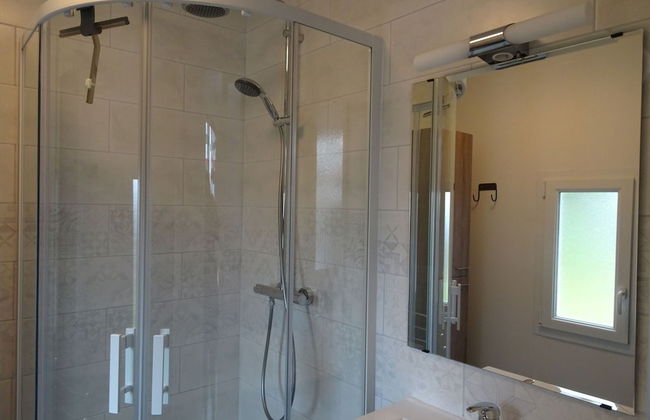 Bungalow in Gouville-sur-mer Near Beach - Photo 8