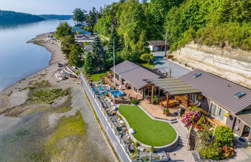 Similk Bay Retreat with Deck, Fire Pit and Hot Tub! - Photo 38