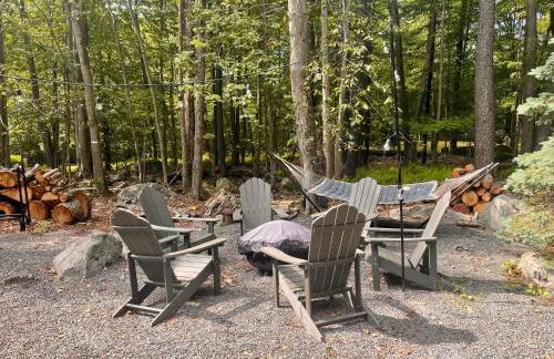 Stylish and Cozy Cabin, Walking Distance to Big Bass Lake - Foto 5