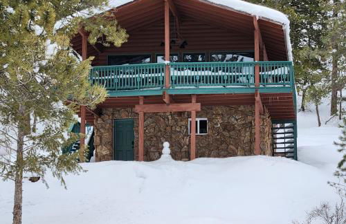 Cozy Mountain Home with Great Views, Deck & WiFi - Photo 32