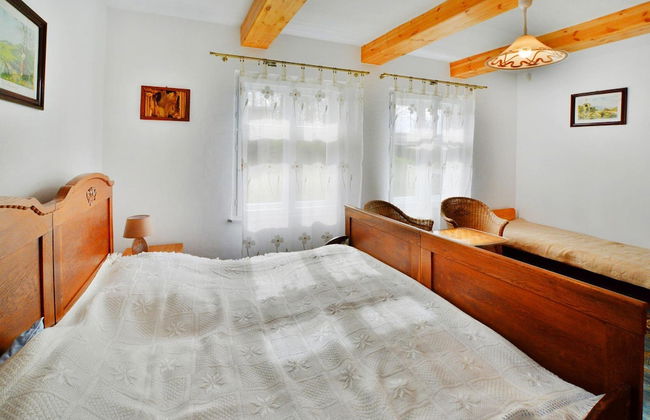 Holiday Home With Fireplace and Private Garden - Photo 4