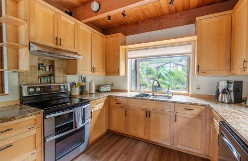 Stylish Deception Pass Retreat with Bay Views - Foto 7