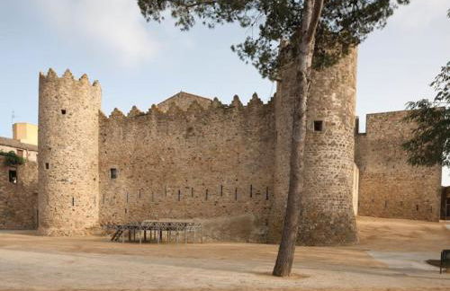 Villa Mediterránea con Cinco Dormitorios y Piscina - Foto 46