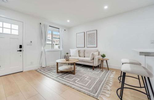 Brand New Apt w Parking Blocks from Downtown- E - Photo 7