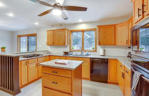 Game Room and Covered Patio Hummelstown Hideaway - Foto 11