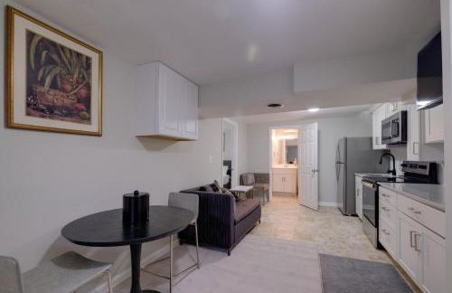 Work and Explore, Cozy Unit 5 Mi to UMD! - Foto 7