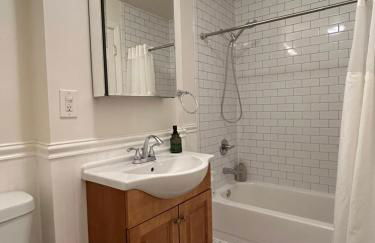 NEW! Historic Townhouse-14 min to WTC - Foto 24