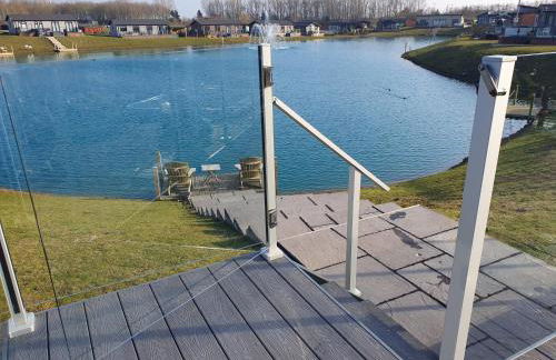 Routh 2-Bed Luxury Lodge Hot Tub & Lake View - Foto 9