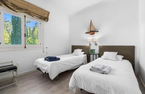 Villa Familiar con Piscina - Photo 18