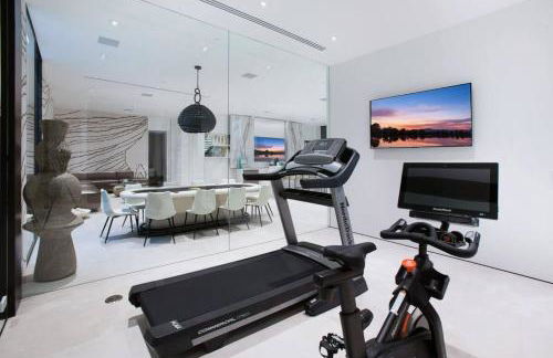 Ultra-Luxurious BH Estate with Pool, Theatre, Views - Foto 42