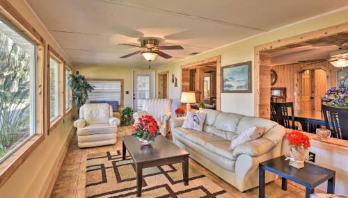 St Johns River Canal Home with Grill! - Foto 5