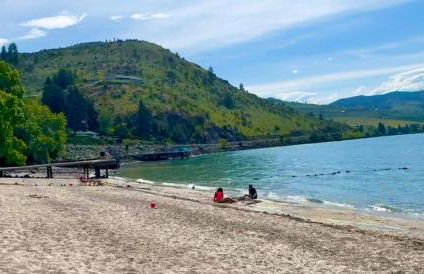 Lakeside luxury with hot tub and pool - Foto 21